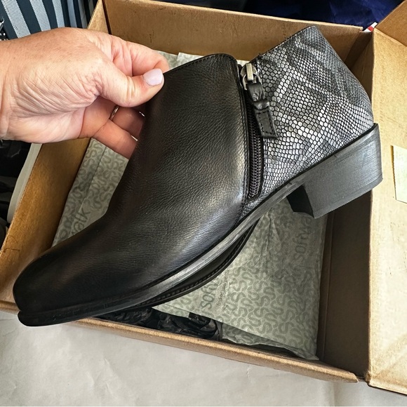 SoftWalk Women’s Rockin Black Snake Print Leather Booties Comfort Side Zip 10 - Picture 7 of 10